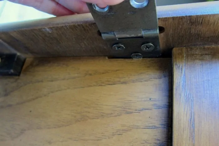 removing hinges from furniture