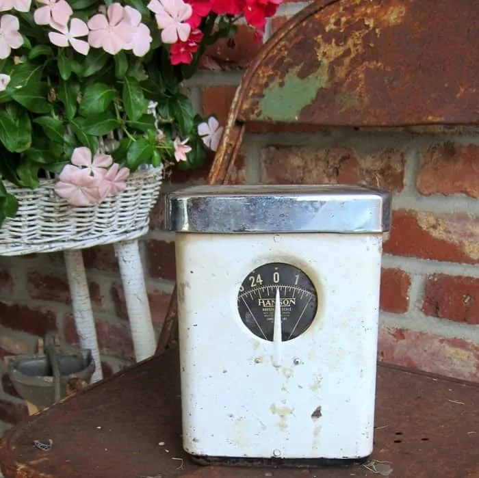 vintage Hanson kitchen scale with a stainless steel top