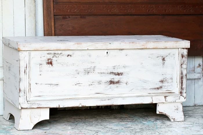you can paint a vintage Lane cedar chest using latex paint