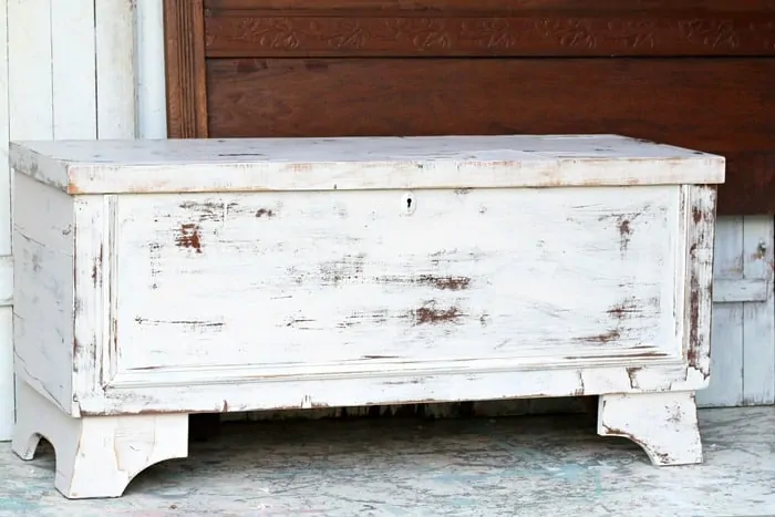 you can paint a vintage Lane cedar chest using latex paint