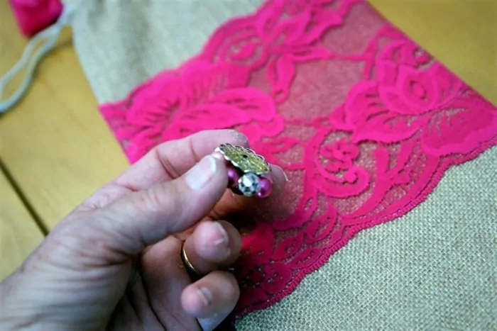 adding vintage jewelry as decoration to a burlap bag (2)
