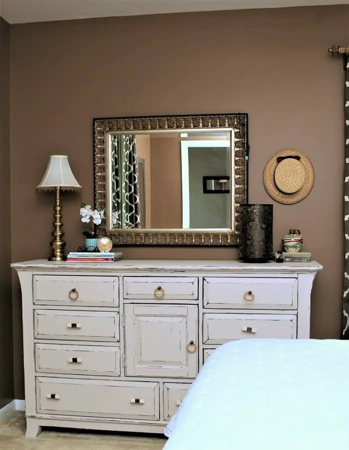 creamy white dresser looks great agains brown walls (3)