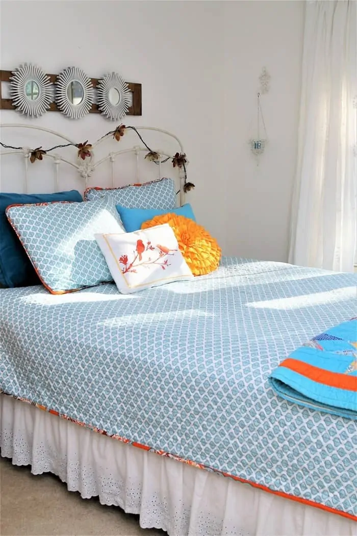 decorating a small bedroom on a budget (4)