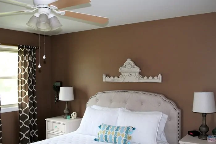 hang wall decor over the bed as a focal point (2)