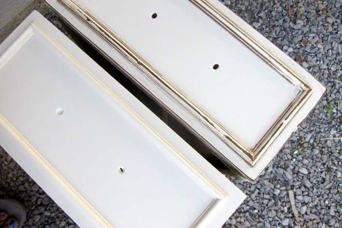 how to distress and antique white paint