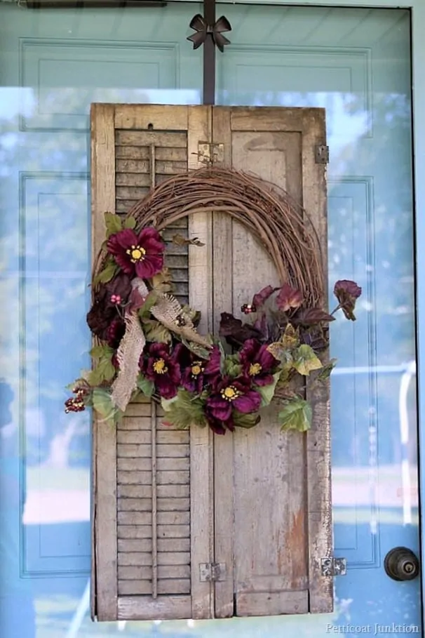 make a wreath to decorate your home for Fall