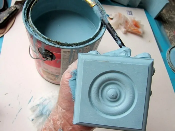 paint a wood block turquoise