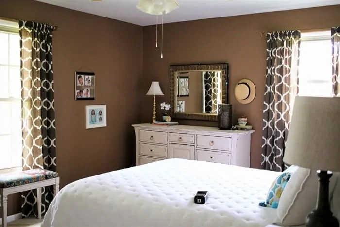 paint the master bedroom brown and decorate with shades of white (2)