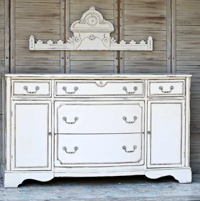 How To Distress Painted Furniture Using Clorox Wipes