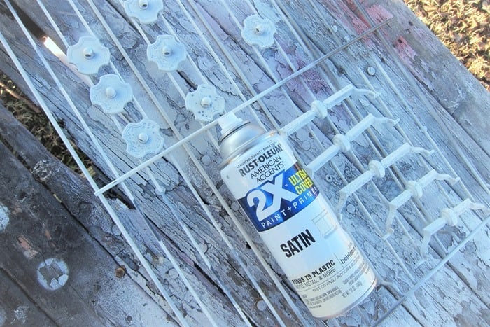 how to spray paint furniture drawer pulls (2)