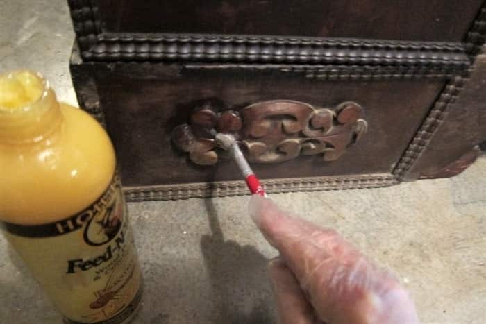 how to use small paint brushes to clean furniture details