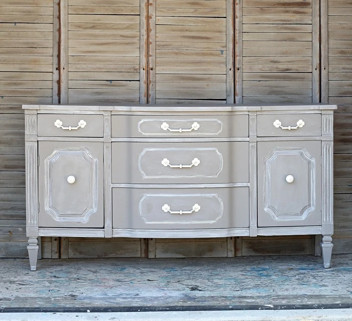 Furniture Painted With Chock Paint: Use White Paint On Furniture Details