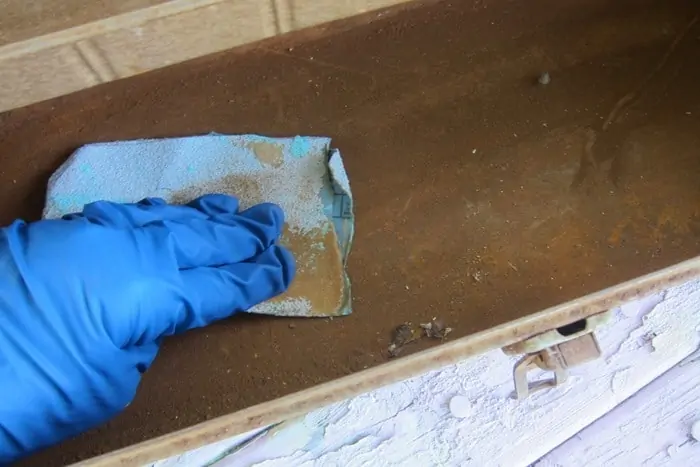 how to use sandpaper to remove rust