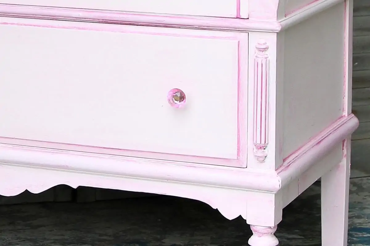 how to use two colors for contrast when painting furniture