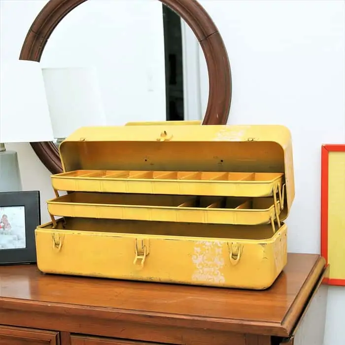 spray paint a tool box and make it a jewelry box