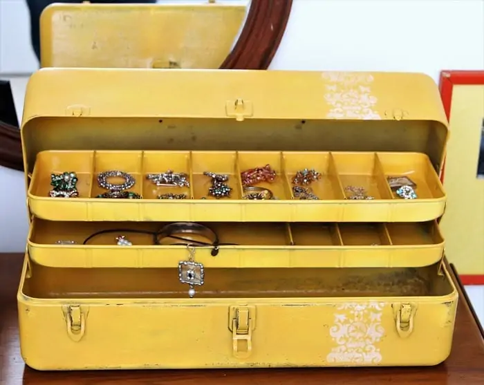 repurpose a tool box into a jewelry box