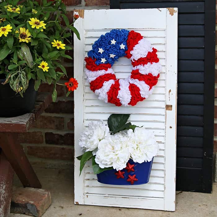 Star Spangled Yarn Wreath Shutter Sign