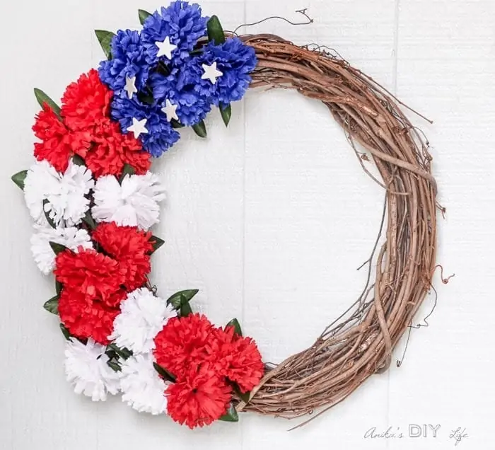 Easy-Patriotic-wreath-tutorial-Anikas-DIY-Life-700-2a