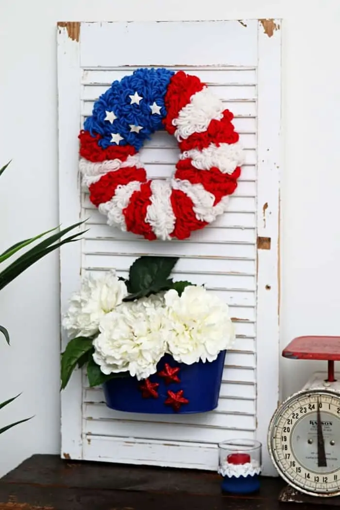 Star Spangled Patriotic Yarn Wreath Shutter Sign