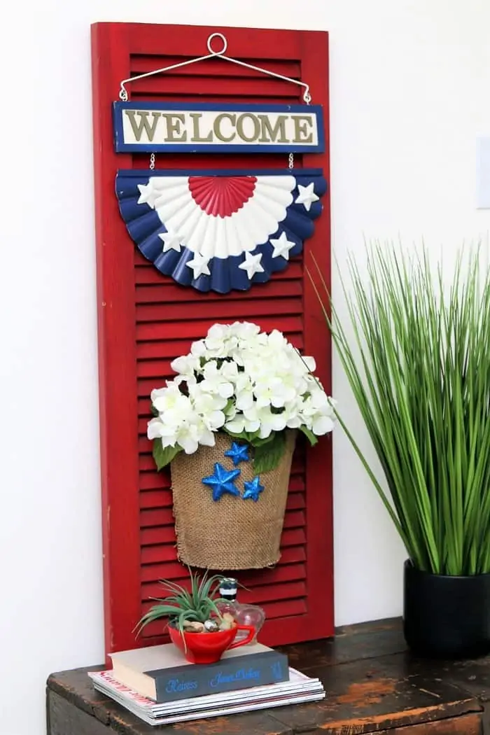 how to make a red white and blue shutter sign using an old shutter (11)