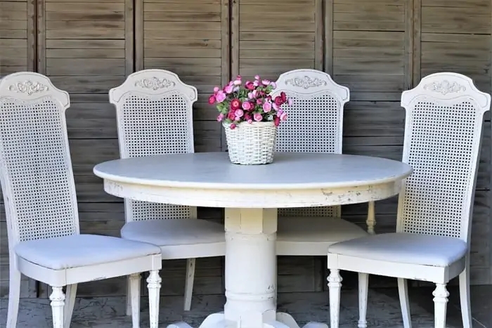 how to paint vintage cane back chairs with spray paint and latex paint