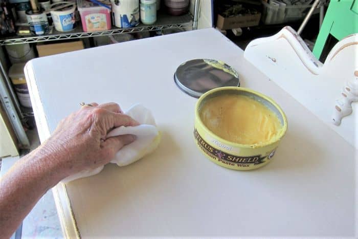 How to use wax on distressed furniture How to use wax on distressed furniture