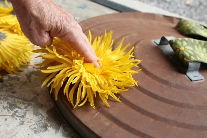 attach sunflowers to wreath