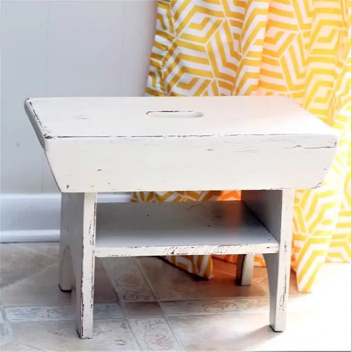 how to paint a small stool with white paint and distress the paint