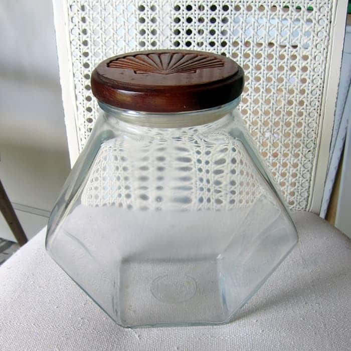 display sand and seashells in a vacation memory jar (2)
