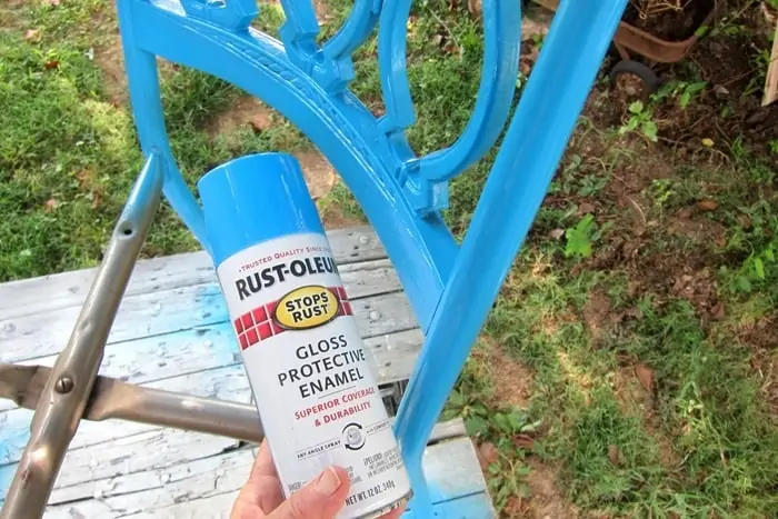 painting vintage metal dining chairs with Rustoleum spray paint color Maui Blue