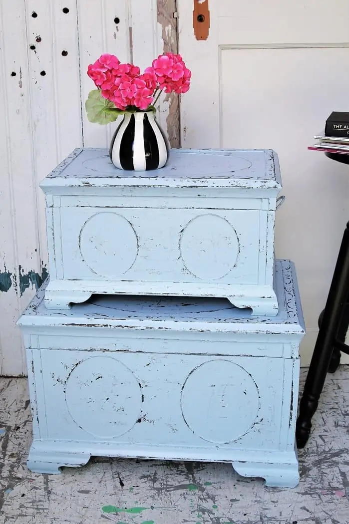 How to use dark paint to faux distress painted furniture (3) (1)