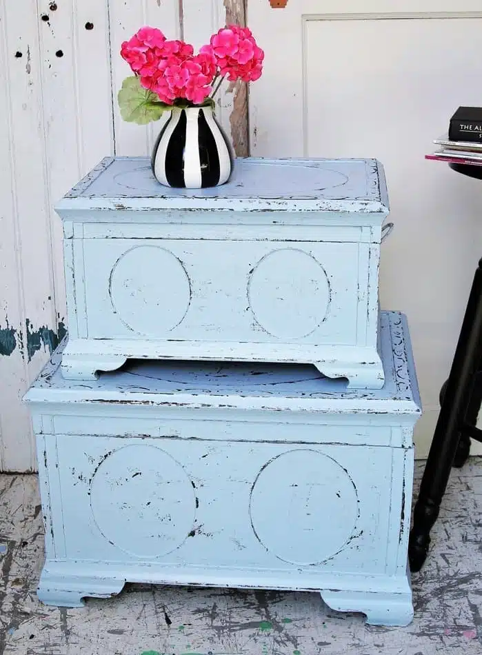 how to distress paint on furniture