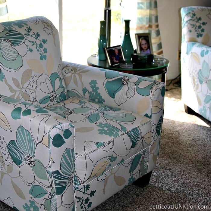 painting a vintage blonde table to match these floral chairs