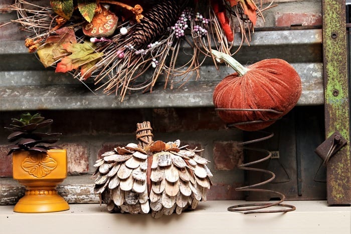 Decorating the mantel with Fall colors (4)