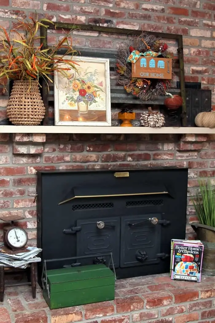 Decorating the mantel with Fall colors (9)