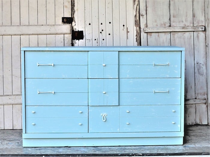 How to give furniture a coastal beach style paint makeover
