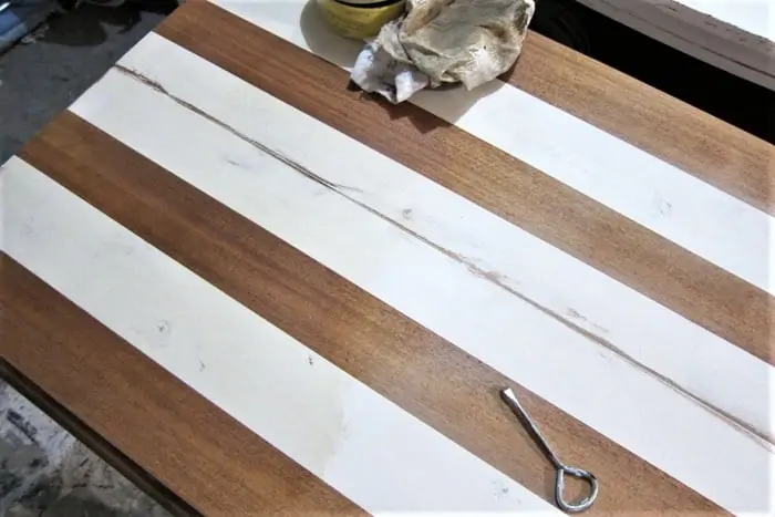 How to paint white stripes on a table top (33)