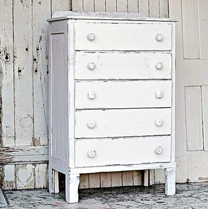 Trashed Furniture Gets A Coastal Style Paint Makeover (1)