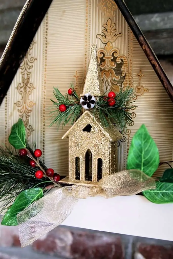 how to make a small hanging Christmas display