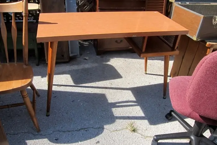 mid century modern table at my favorite junk shop