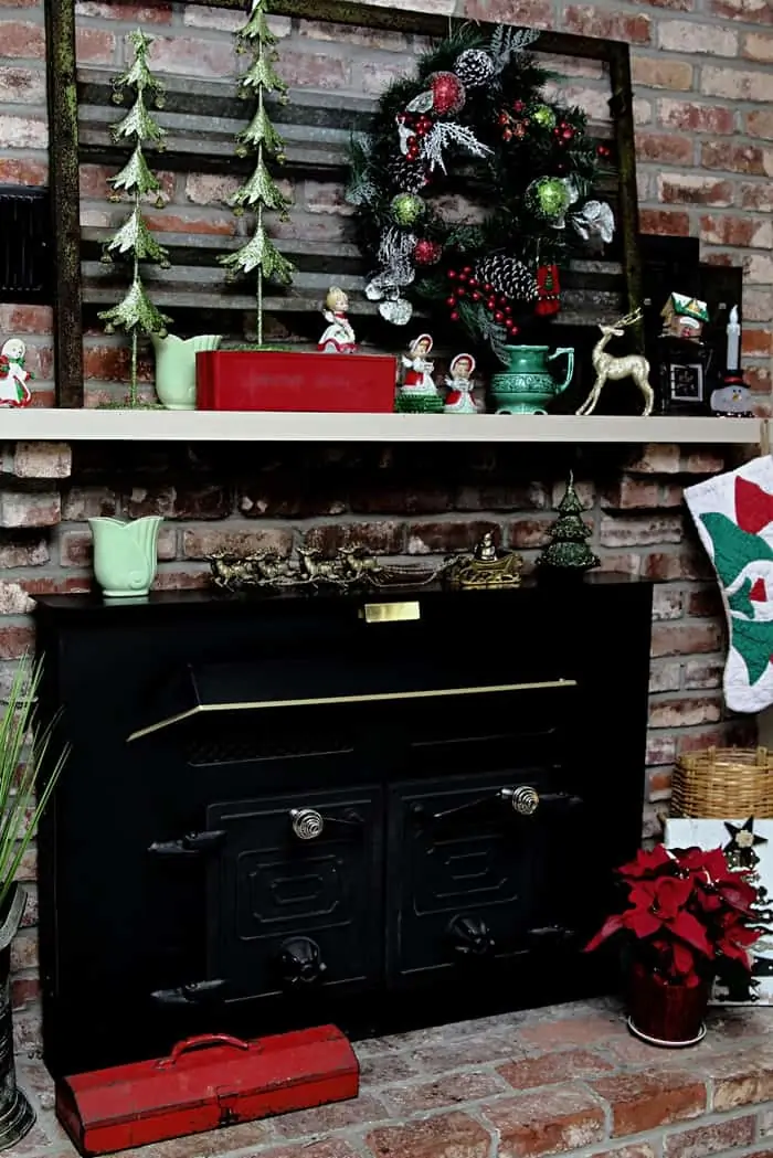 Christmas mantel decorations