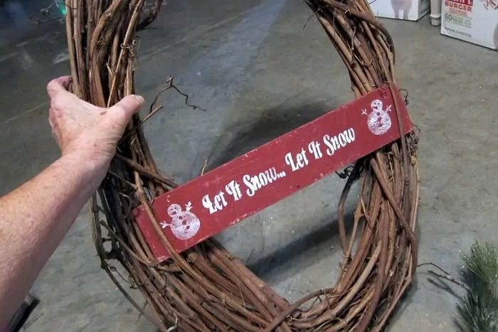 how to make a Christmas wreath using a grapevine (1)