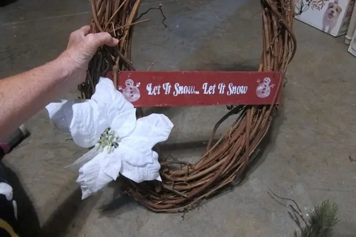 how to make a Christmas wreath using a grapevine (2)