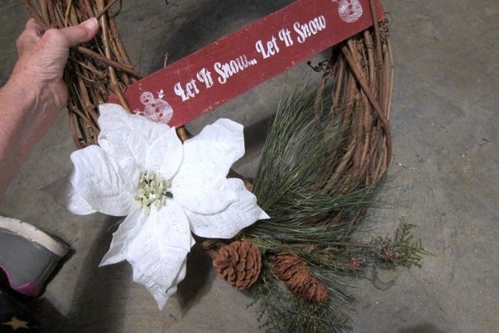 how to make a Christmas wreath using a grapevine (4)
