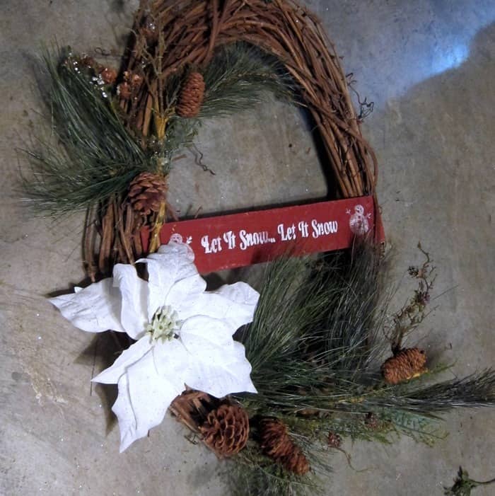 how to make a Christmas wreath using a grapevine (5)