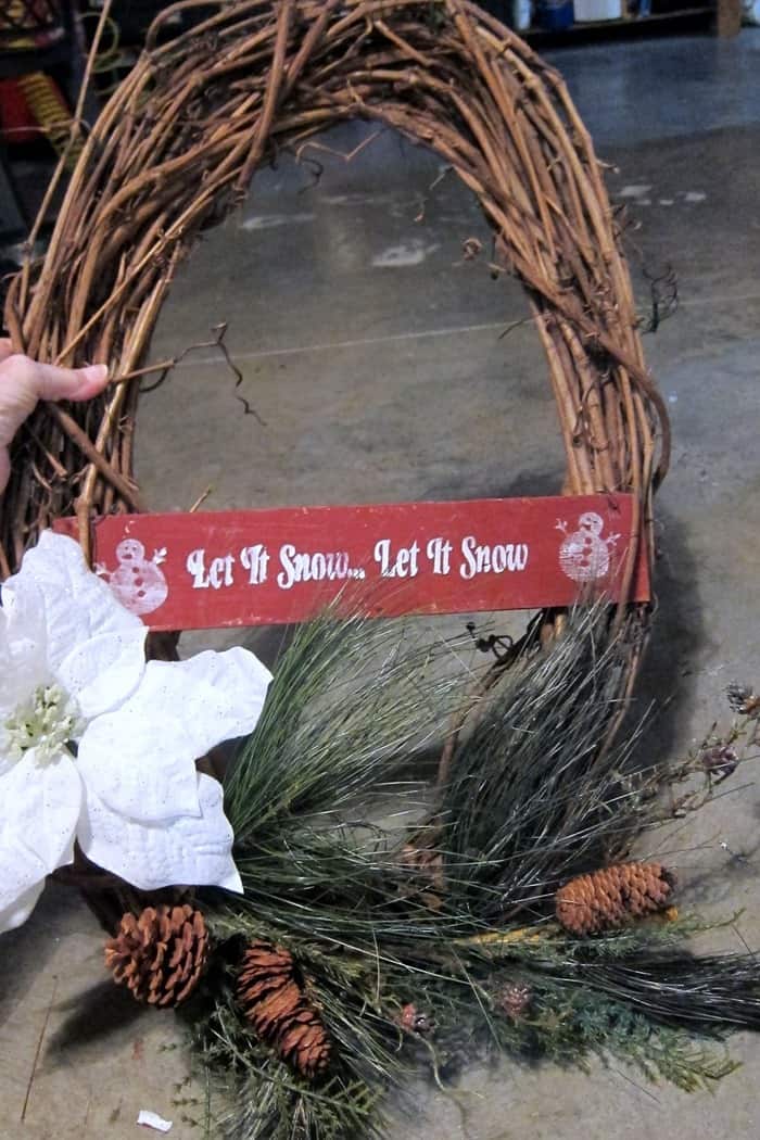 How to Put Together A Grapevine Christmas Wreath Petticoat Junktion