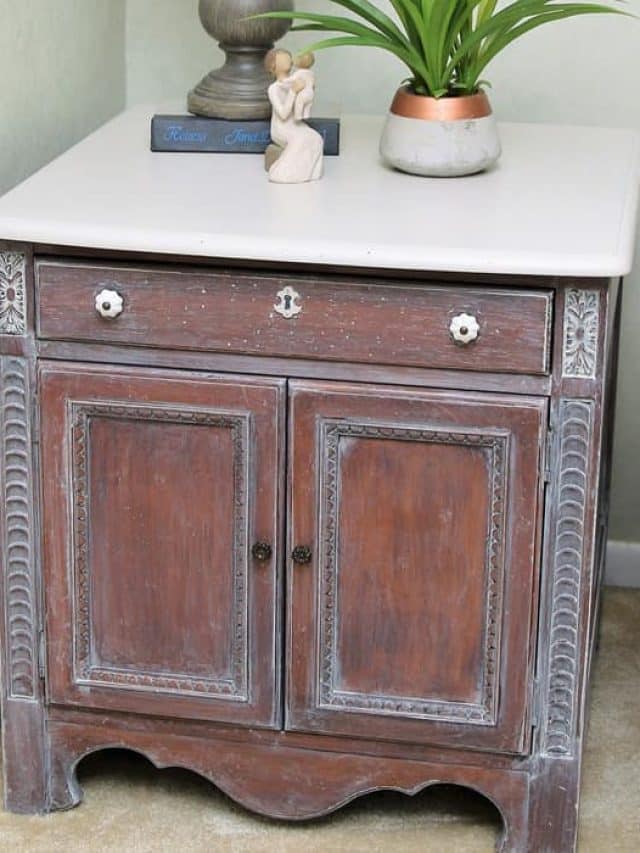 Quick way to lighten dark furniture: Whitewashing stained wood