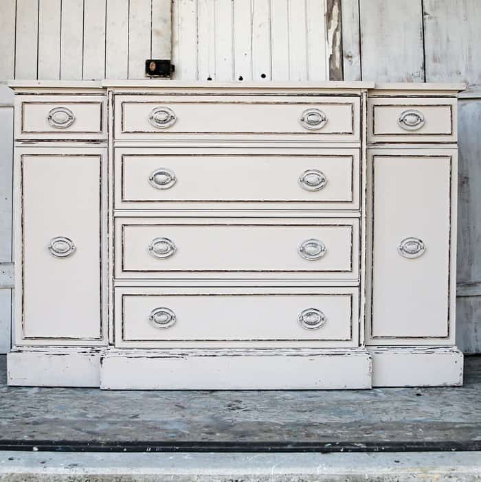 how to distress painted furniture using Clorox Wipes