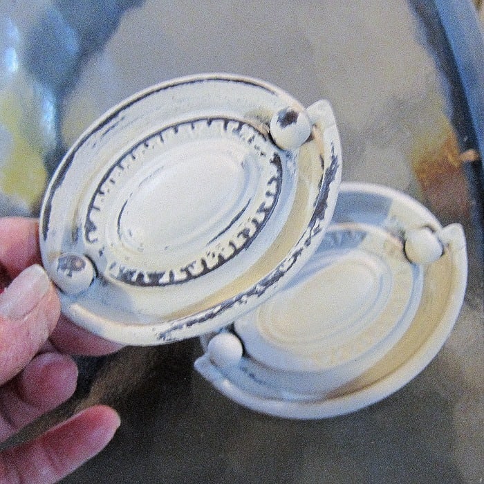 painted drawer pulls with distressed paint
