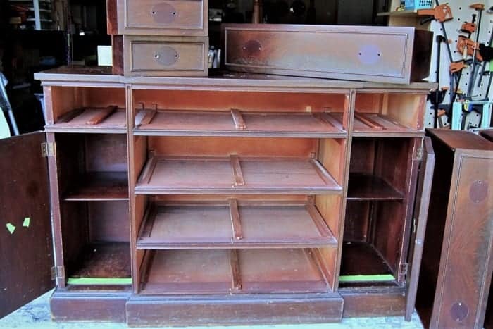 remove drawers and drawer pulls when painting furniture (2)